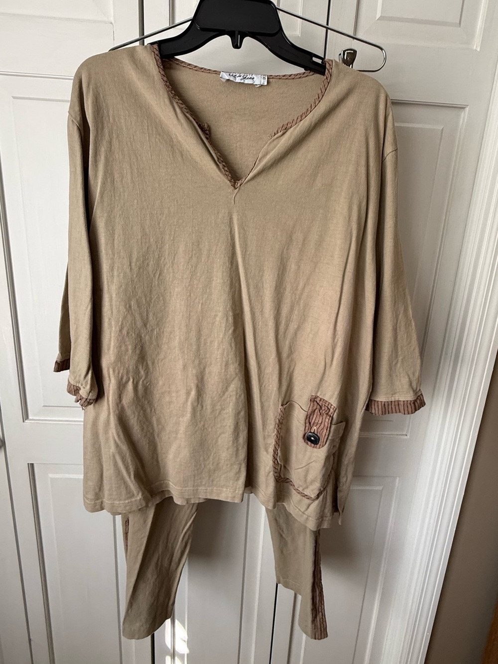 Liz & Jane Tan Two-Piece Tunic & Pants Set – Size XL